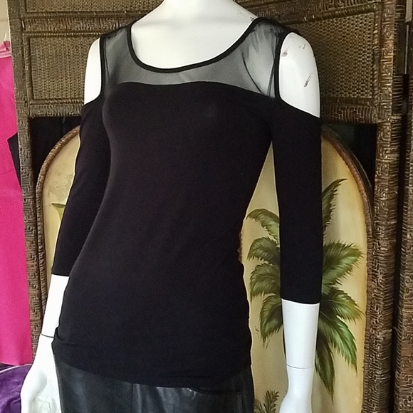 2B Bebe cold shoulder top - Picture 4 of 5